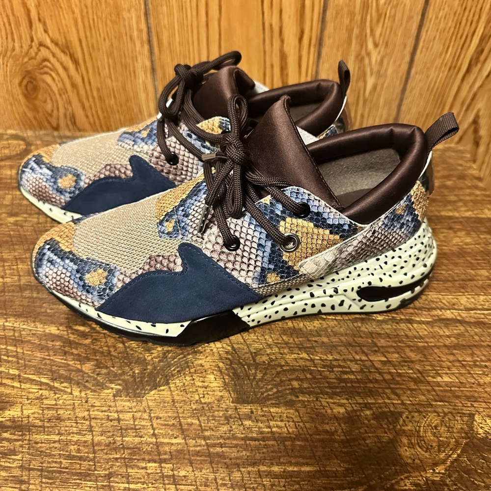 Steve Madden Brown Tan Sneakers with Modern Silhouette Wedge 9 1/2
